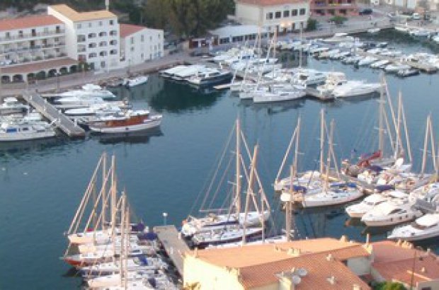 Deze tip bespaart je honderden euros bij het boeken van een boot.